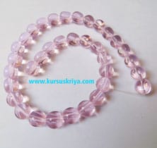 manik gelas pink bulat abstrak