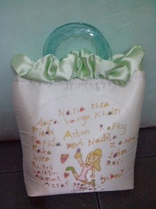 Lukis sutra karya anak