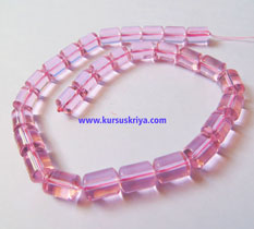 Manik gelas kaca pink